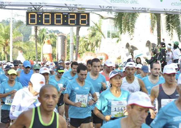 Esteban Jaramillo y Sebastián Salazar - Más de 10 mil competidores se dieron cita en esta histórica cita deportiva que se corría en las modalidades de 5, 10, 21 y 42 kilómetros.