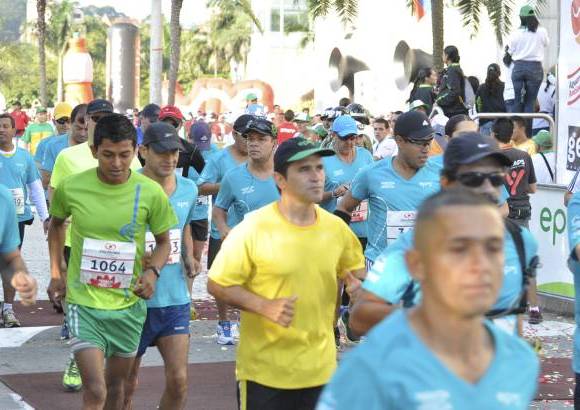 Esteban Jaramillo y Sebastián Salazar - Más de 10 mil competidores se dieron cita en esta histórica cita deportiva que se corría en las modalidades de 5, 10, 21 y 42 kilómetros.
