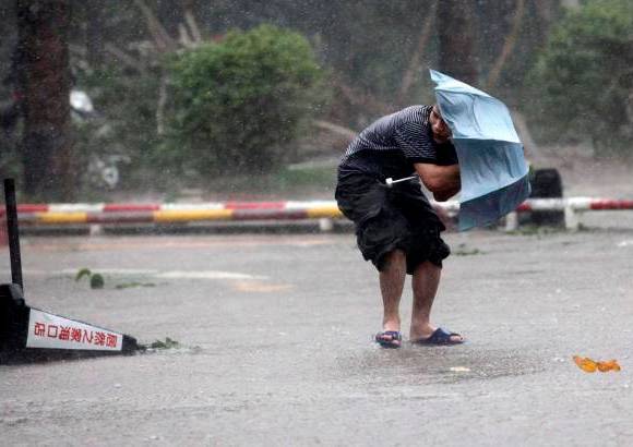 Reuters - Entre 15 y 20 tifones visitan Filipinas cada año durante la estación lluviosa que, por lo general, comienza en mayo y concluye en noviembre.