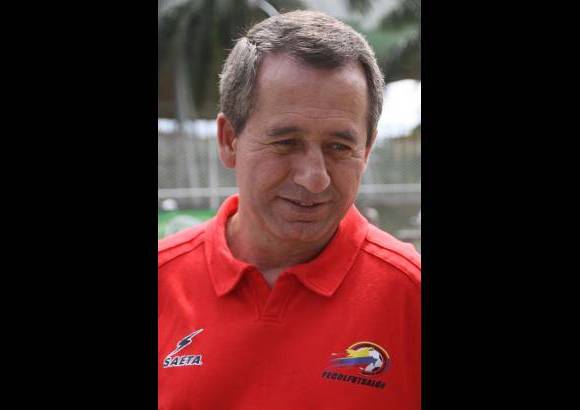 Manuel Saldarriaga - Nombre: Jaime Cuervo. Cargo: técnico. Fue el asistente campeón Mundial en Bolivia-2000.