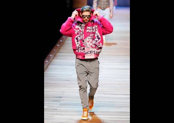 AP - El pantal&#243;n pitillo fue la constante en las prendas de D&G.
