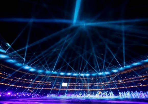 Reuters - M&#225;s del juego de luces y, eso s&#237;, ninguna silla vac&#237;a en el Soccer City.