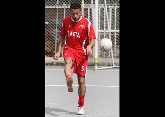 Manuel Saldarriaga - Nombre: John Celis. Posición: lateral. Edad: 33 años, Bogotá. Suma tres mundiales.