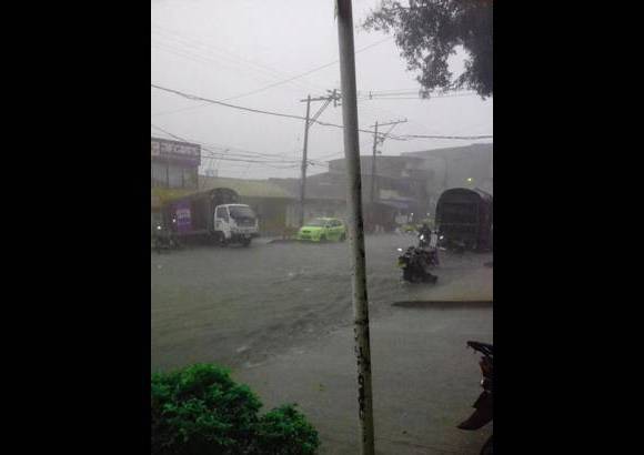 Cortes&#237;a @ISA0810X - Hubo reportes del aguacero desde todas las zonas de la ciudad.