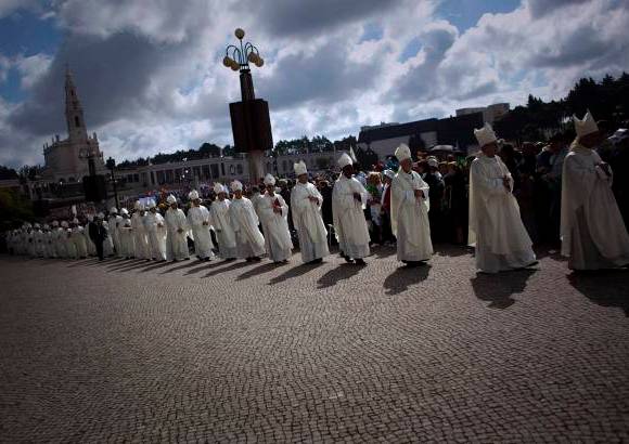 AP - El Obispo de Roma dijo que ya en las Sagradas Escrituras aparece que Dios busca justos para salvar la ciudad de los hombres y que lo mismo hizo en F&#225;tima.