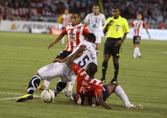 Colprensa - Once Caldas empez&#243; dando la sorpresa en Barranquilla. En los primeros 45 minutos del encuentro se fue ganando 2-1.