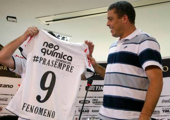 AP - Nació el 22 de septiembre de 1976 en las afueras de Río de Janeiro. Es, junto con Zinedine Zidane, el único jugador elegido Jugador Fifa del Año en tres ocasiones (1996, 1997 y 2002).
