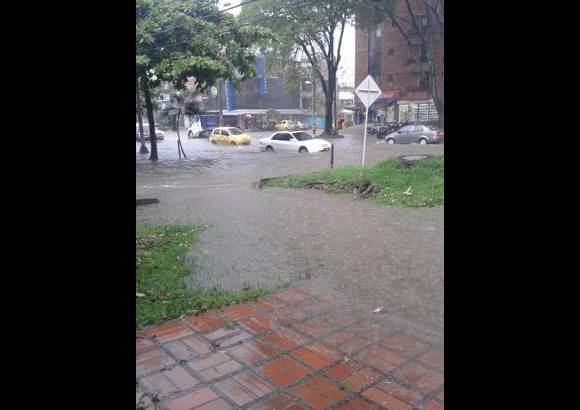 Cortes&#237;a @leillo826 - El panorama en la Avenida 80, cerca a la estaci&#243;n Floresta del metro.