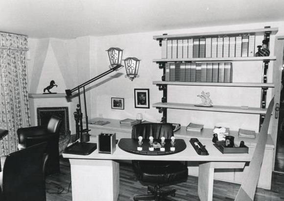 FOTO ARCHIVO EL COLOMBIANO - El 19 de junio de 1991, tras una anunciada negociaci&#243;n, Pablo Escobar se entrega a las autoridades colombianas para ser recluido en La Catedral; la c&#225;rcel llena de lujos construida por el mismo capo, que eran disfrutados a placer por &#233;l y sus sicarios.