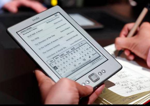 Reuters - En cuanto al resto de la nueva l&#237;nea de Kindle, el lector m&#225;s barato costar&#225; 79 d&#243;lares y prescindir&#225; del teclado que los Kindle han llevado desde que se lanz&#243; el primer modelo en 2007. Hasta el martes, el Kindle m&#225;s barato costaba 114 d&#243;lares.