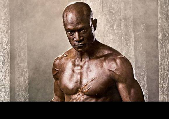 Cortes&#237;a starz.com - Oenomaus (Peter Mensah): Exentrenador de gladiadores, ahora es un aliado de confianza y amigo de Spartacus. Conocido como Doctore.