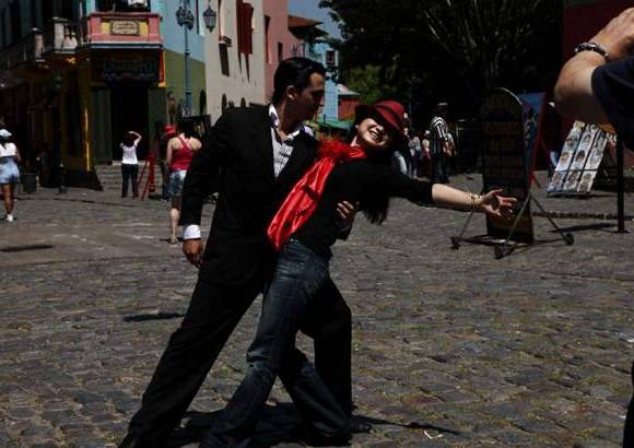 Diego Gonz&#225;lez - Ubicada en el bohemio barrio de La Boca, en Buenos Aires, El Caminito es una calle museo llena de artistas.