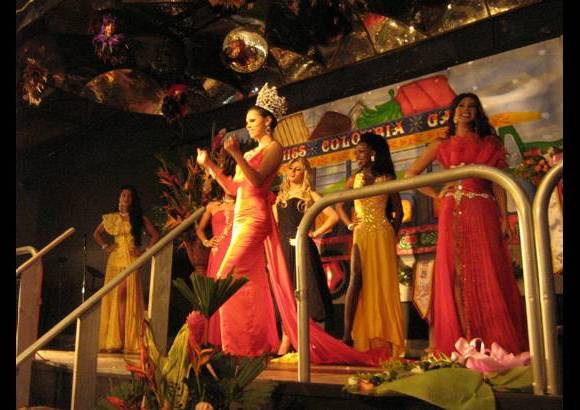 Carolina Calle Vallejo - La despedida de la actual soberana, dio inicio a los nervios finales.