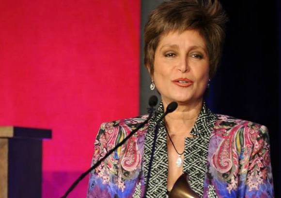 AP - &quot;Uno piensa que nunca te va a pasar ... No es cuesti&#243;n de suerte, es cuesti&#243;n de muerte. Si uno va a tiempo puede tener esta oportunidad que estoy teniendo yo&quot;, dijo a los medios la actriz y cantante mexicana Daniela Romo al hablar de su lucha contra el c&#225;ncer de mama.