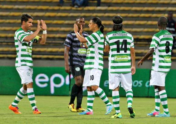 Juan Antonio S&#225;nchez - A pesar de la cantidad de figuras que ofrecieron el espect&#225;culo en el D&#237;a del F&#250;tbol Antioque&#241;o, el p&#250;blico no lleg&#243; en la cantidad esperada. El partido central qued&#243; 3-2 a favor de los dirigidos por Pedro Sarmiento. Envigado e Itag&#252;&#237; empataron 0-0 y la belleza se hizo presente con las Diosas del F&#250;tbol, que participaron de la previa de los encuentros. El dinero recaudado se destinar&#225; a la Unidad de Neonatos del San Vicente de Paul.