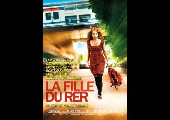 La fille du rer - La chica del tren (André Téchiné, 2009) - Mientras Louise trabaja cuidando niños, Jeanne, su hija, busca trabajo sin mucho éxito. Tras leer en Internet una oferta de trabajo de Samuel Bleistein, un abogado que conoció cuando era joven, la madre fragua la manera de hacer que los caminos de estos dos personajes se crucen.