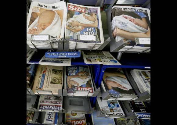 AP - En los diarios británicos que salieron a la venta en Londres se destaca el nacimiento del el hijo de William y Catherina (Kate), es el tercero en la línea al trono.