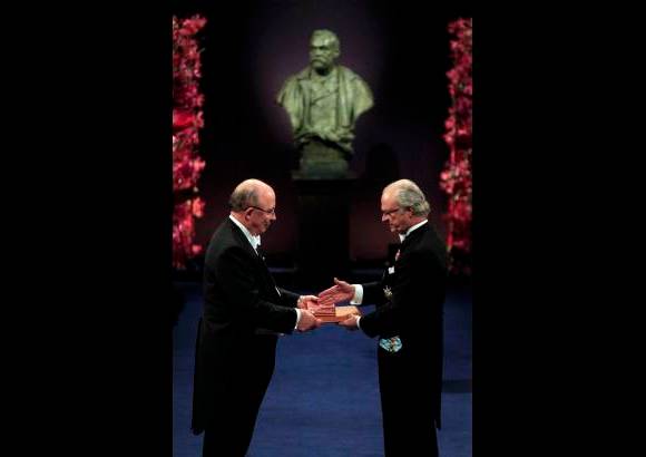 Reuters - Dale T. Mortensen de Estados Unidos recibi&#243; en 2010 el Premio Nobel de Ciencias Econ&#243;micas.