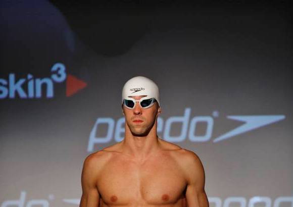 Reuters - El nuevo ba&#241;ador va desde la cintura hasta la rodilla, con el fin de ser m&#225;s aerodin&#225;mico. Tiene por nombre Fastskin 3 Racing System.