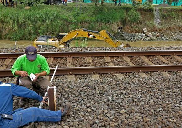 Fotos: Henry Agudelo - Personal del Metro afirm&#243; que no se ten&#237;a noticia de otra posible emergencia, aunque expertos afirman que la temporada de lluvias puede agravar esta clase de problemas.