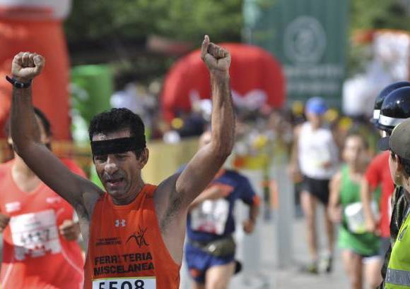 Esteban Jaramillo y Sebasti&#225;n Salazar - M&#225;s de 10 mil competidores se dieron cita en esta hist&#243;rica cita deportiva que se corr&#237;a en las modalidades de 5, 10, 21 y 42 kil&#243;metros.