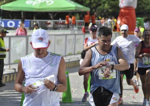 Esteban Jaramillo y Sebasti&#225;n Salazar - M&#225;s de 10 mil competidores se dieron cita en esta hist&#243;rica cita deportiva que se corr&#237;a en las modalidades de 5, 10, 21 y 42 kil&#243;metros.