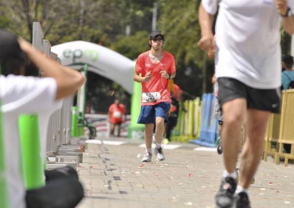 Esteban Jaramillo y Sebasti&#225;n Salazar - M&#225;s de 10 mil competidores se dieron cita en esta hist&#243;rica cita deportiva que se corr&#237;a en las modalidades de 5, 10, 21 y 42 kil&#243;metros.