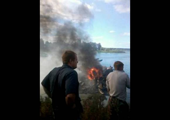 Reuters - Algunos vecinos afirmaron que el avi&#243;n se hab&#237;a incendiado despu&#233;s de estrellarse.