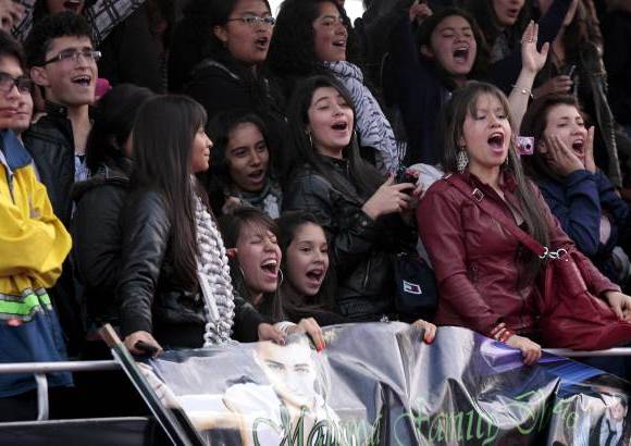 Colprensa-Christian Castillo - En la noche del s&#225;bado, se realiz&#243; la entrega en el Teatro de Bellas Artes deBogot&#225; de los Premios TV y Novelas que destaca las mejores producciones colombianas, a los mejores actores y actrices del pa&#237;s. El p&#250;blico se divirti&#243; durante el arribo de los artistas por la alfombra roja.