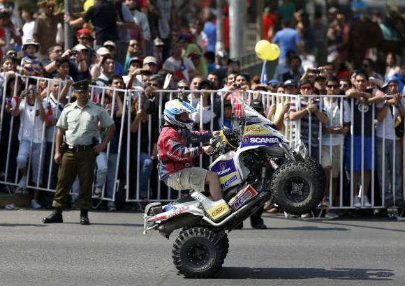 Reuters - Un poco de espectáculo antes de despedir una nueva edición del rali Dakar.
