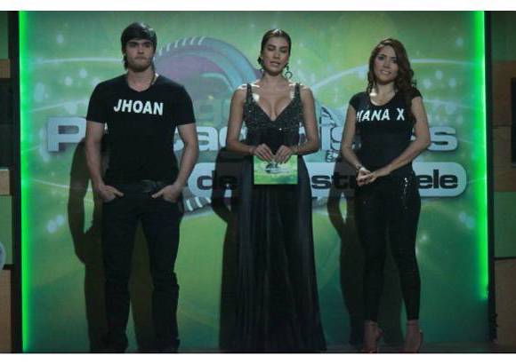 Cortes&#237;a Canal RCN - Las emociones no se detienen en la Casa Estudio. Diana Ximena reclama su puesto de amenazada por talento y debe enfrentarse a Jhoan, quien se pone de nuevo la camisa roja, a&#250;n afectado por la salida de Sara, su novia.