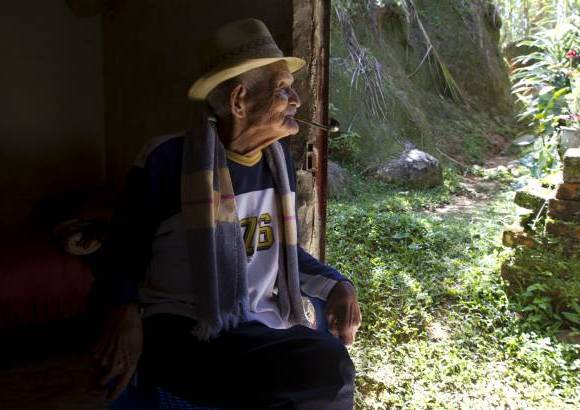 Esteban Vanegas - En su casa de La Pe&#241;a, en lo alto de la monta&#241;a, el viejo de 114 a&#241;os evoca sus haza&#241;as de joven.