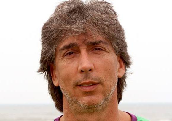 Cortes&#237;a Canal Caracol - CARLOS EDUARDO MEJ&#205;A: Con sus 48 a&#241;os, es el veterano del equipo vallecaucano. Se considera una persona amistosa, noble y aventurera. Toda su vida ha practicado deportes extremos y por eso se siente fuerte.