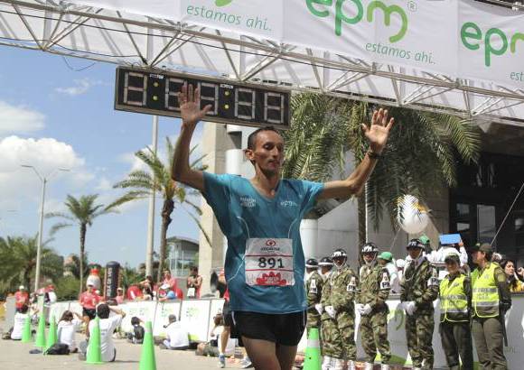 Esteban Jaramillo y Sebastián Salazar - Más de 10 mil competidores se dieron cita en esta histórica cita deportiva que se corría en las modalidades de 5, 10, 21 y 42 kilómetros.