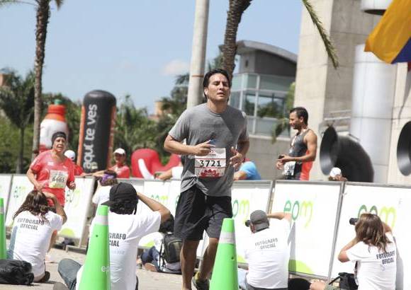 Esteban Jaramillo y Sebastián Salazar - Más de 10 mil competidores se dieron cita en esta histórica cita deportiva que se corría en las modalidades de 5, 10, 21 y 42 kilómetros.