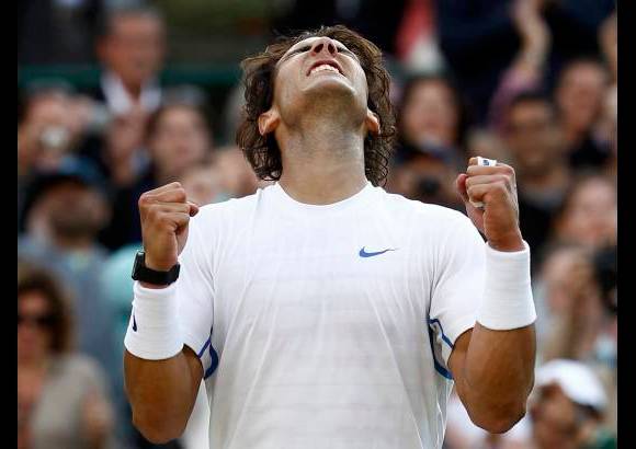 Reuters - Rafael Nadal se apunt&#243; su decimonoveno triunfo consecutivo en el All England Club y se meti&#243; en las semifinales, en las que se enfrentar&#225; a Andy Murray, esperanza de los brit&#225;nicos.
