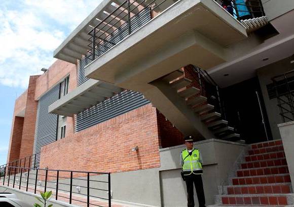 Julio Cesar Herrera - El edificio, de cuatro pisos, cuenta con laboratorios de tanatología, estupefacientes, balística y antropología.