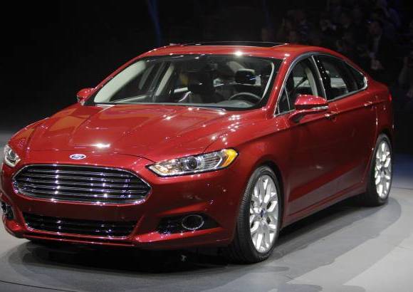 AP - La principal novedad de Ford es el nuevo Fusion, que como la mayor&#237;a de sus competidores se centra en subrayar los avances en tecnolog&#237;a, seguridad, confort y sobre todo bajo consumo y emisiones.