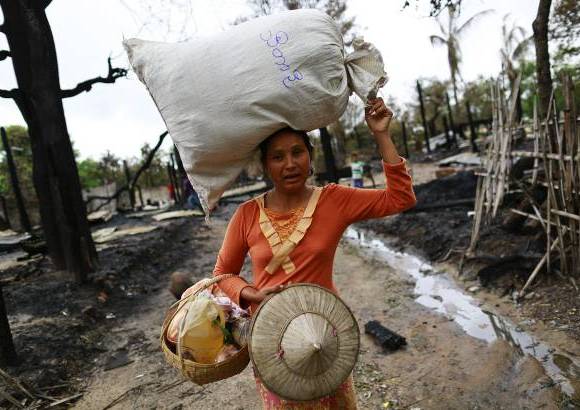 Reuters - La violencia sectaria en Myanmar, la antigua Birmania, destruy&#243; decenas de viviendas de musulmanes en la provincia de Sagaing, al norte del pa&#237;s.