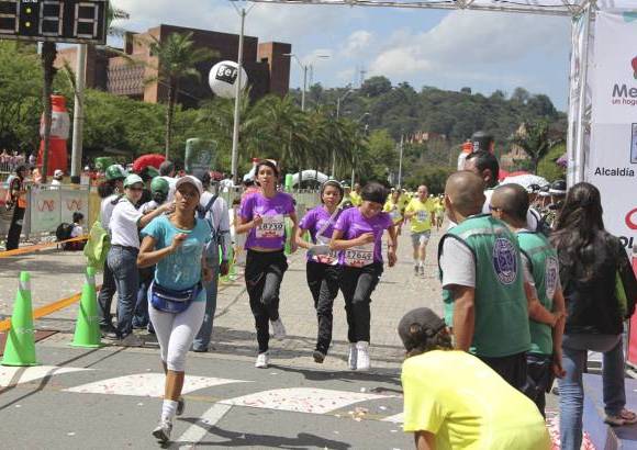 Esteban Jaramillo y Sebastián Salazar - Más de 10 mil competidores se dieron cita en esta histórica cita deportiva que se corría en las modalidades de 5, 10, 21 y 42 kilómetros.