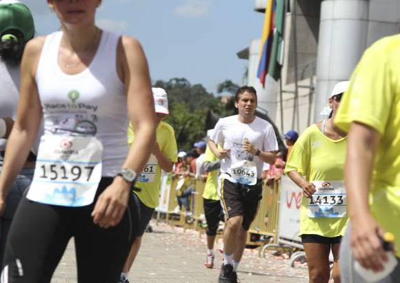 Esteban Jaramillo y Sebastián Salazar - Más de 10 mil competidores se dieron cita en esta histórica cita deportiva que se corría en las modalidades de 5, 10, 21 y 42 kilómetros.