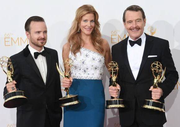 AFP - "Es la maravillosa guinda del pastel", aseguró Gillian, que empezó a creerse que iba a ser su noche cuando observó como Anna Gunn, Aaron Paul y Bryan Cranston se alzaban con los premios de mejor actriz secundaria, actor secundario, y mejor actor protagonista en drama, respectivamente.