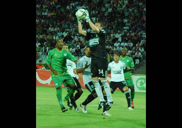 Colprensa - El corazón que le imprimieron los jugadores no fue suficiente y al final Nacional salió derrotado de la capita quindiana 2-1.