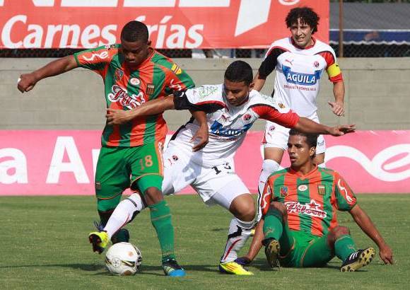 Róbinson Sáenz - Envigado dejó escapar tres puntos en casa. Tras tener la diferencia del 1-0 y de suspenderse el partido para el domingo, el Cúcuta igualó el encuentro.