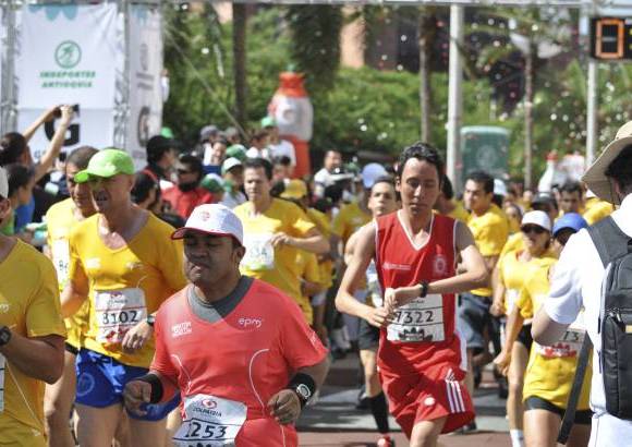 Esteban Jaramillo y Sebastián Salazar - Más de 10 mil competidores se dieron cita en esta histórica cita deportiva que se corría en las modalidades de 5, 10, 21 y 42 kilómetros