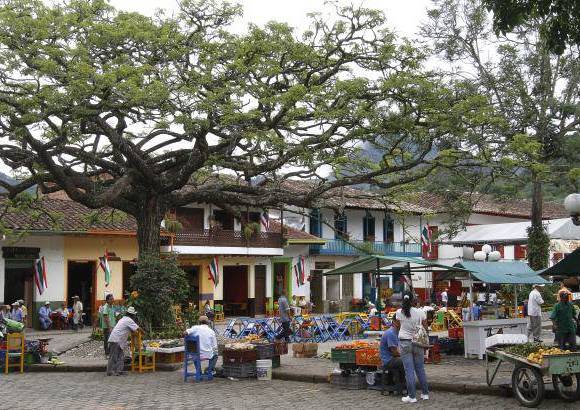 - Jardín es un pueblo típico del Suroeste, con grandes riquezas turísticas y patrimoniales para disfrutar en su zona rural y el casco urbano.