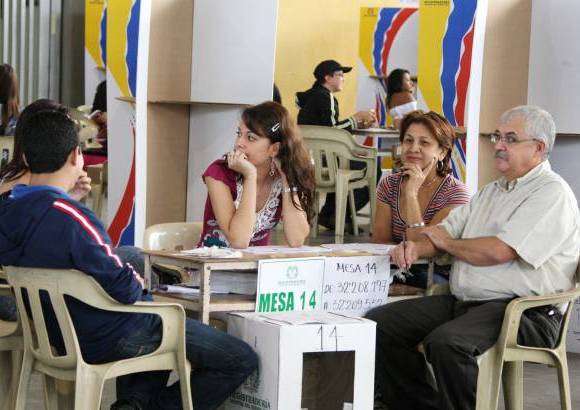 Róbinson Sáenz - Una disminución en el número de votantes del 11,3 por ciento con relación a la jornada del 30 de mayo pasado se registró este domingo durante la segunda vuelta de las elecciones presidenciales.