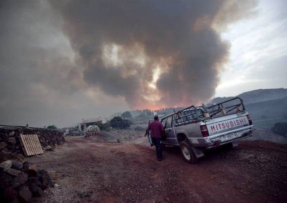 AP - El fuego afect&#243; asimismo a la reserva natural del Barranco del Infierno.