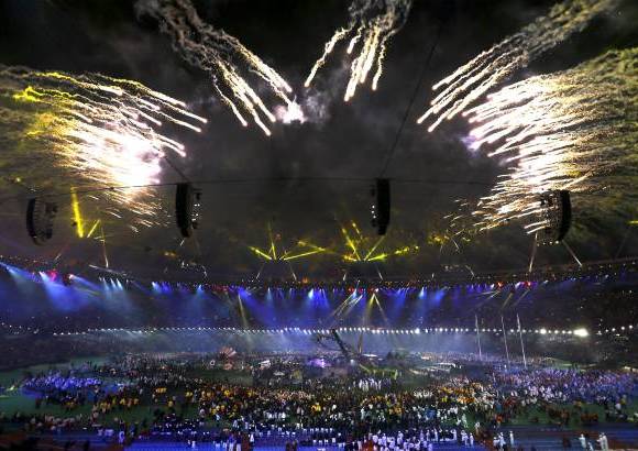 AP - Con todo el estadio de pie con Every Teardrop is a Waterfall de Coldplay y unos espectaculares fuegos artificiales, terminó definitivamente la tercera experiencia olímpica de Londres en la que el movimiento paralímpico ha vuelto a sus orígenes.