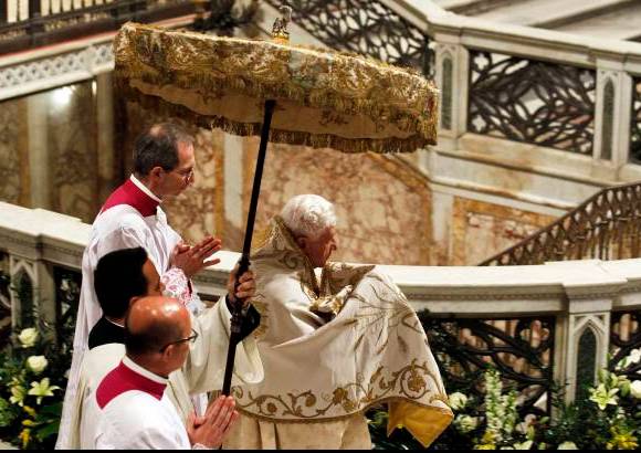 Reuters - Benedicto XVI tambi&#233;n expres&#243; su pesar por las v&#237;ctimas de las lluvias en Colombia.